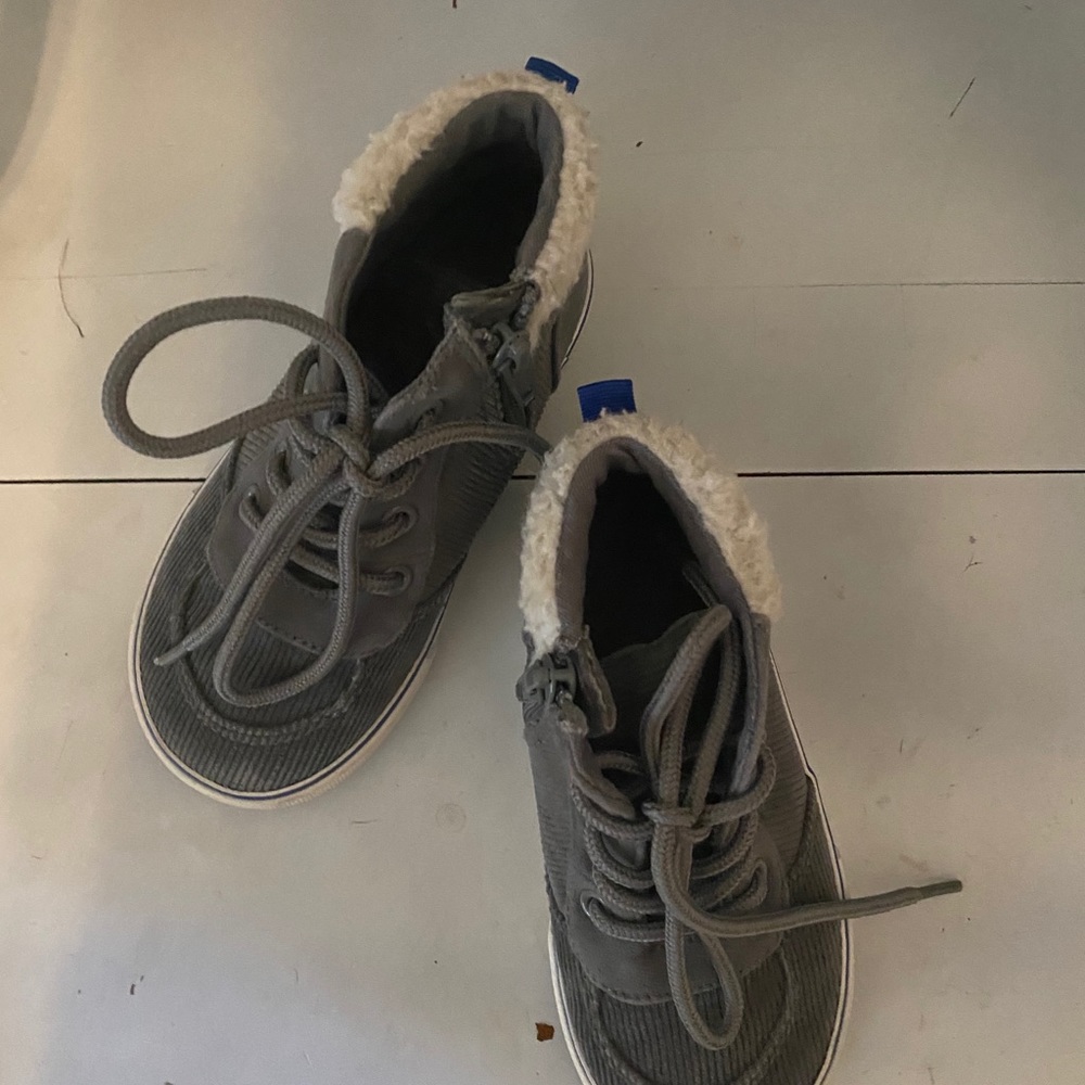 Gap toddler shoes for boys size 9